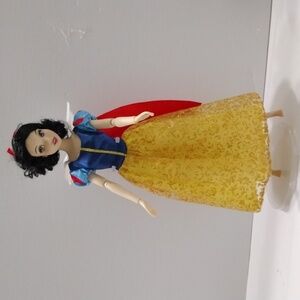 Disney Princess Classic Doll (Snow White), 11 Inches.